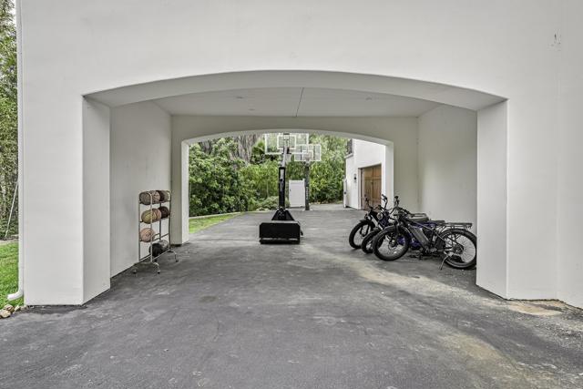 7335 El Fuerte St, Carlsbad CA: https://media.crmls.org/mediaz/d3464545-20ac-4d8a-b0fc-c6c34159a351.jpg