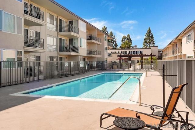 1021 Scott St, San Diego CA: https://media.crmls.org/mediaz/d34662bd-9969-441f-af4c-5c96a941af87.jpg