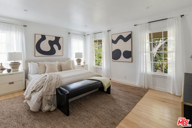 625 N Sierra Drive, Beverly Hills CA: https://media.crmls.org/mediaz/d3467d81-09f0-463c-911b-b6caa77ce0e6.jpg