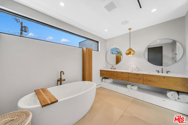 108 N Edinburgh Avenue, Los Angeles CA: https://media.crmls.org/mediaz/d3469e3f-ed38-47be-b687-d0d72ee19152.jpg