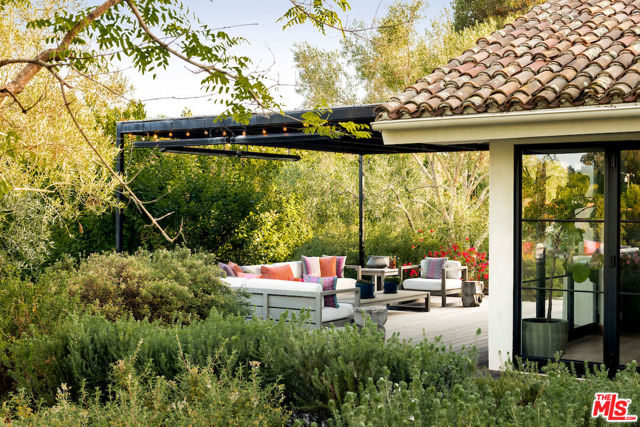 28837 Grayfox Street, Malibu CA: https://media.crmls.org/mediaz/d347009b-fb9d-4b7e-84ef-ae32b1dcb3df.jpg