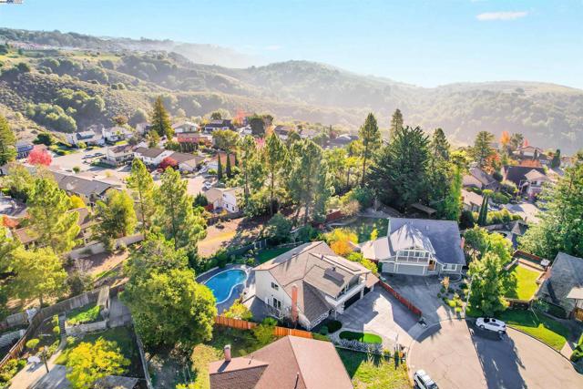 3608 Siskiyou Ct, Hayward CA: https://media.crmls.org/mediaz/d3475b24-83c5-4072-b978-a4512f175c08.jpg