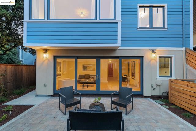 4428 Howe St, Oakland CA: https://media.crmls.org/mediaz/d34770ed-3e2a-4bdf-8857-f54c482610a6.jpg