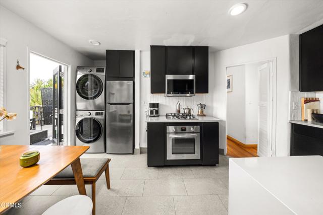 424 E Arrellaga Street, Santa Barbara CA: https://media.crmls.org/mediaz/d347b31d-c41f-4309-b7c8-ab495c23cfed.jpg