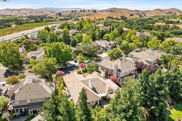 444 Cabonia Ct, Pleasanton CA: https://media.crmls.org/mediaz/d34868f7-cf3d-4a7d-b979-94259a897ccc.jpg