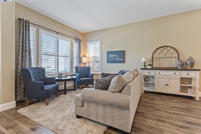 6454 Green Castle Cir, Discovery Bay CA: https://media.crmls.org/mediaz/d348a54d-266b-4056-95df-d9d64fbe4cf5.jpg