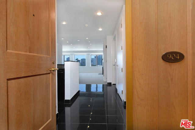 10520 Wilshire Boulevard, Los Angeles CA: https://media.crmls.org/mediaz/d348be2f-6b8f-4377-a5b3-697d43761967.jpg
