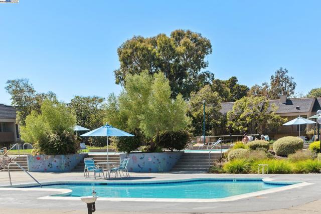 3032 CERRO VISTA, Alameda CA: https://media.crmls.org/mediaz/d349da07-fdba-47c4-a085-7a08f9b3af9b.jpg