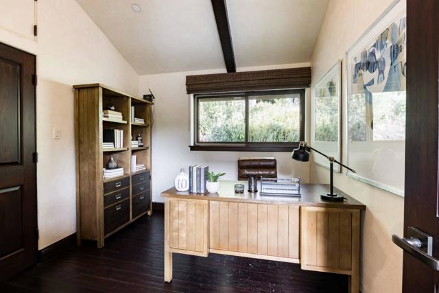 40 Tagus Court, Portola Valley CA: https://media.crmls.org/mediaz/d349e393-bf3a-4772-960e-abe99c5a3d16.jpg