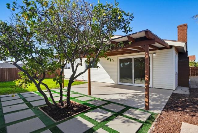 421 Locdel Court, Chula Vista CA: https://media.crmls.org/mediaz/d34a181e-9248-46ae-9c16-66d385047c9a.jpg