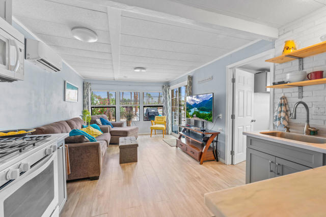 16400 Bubbling Wells Road, Desert Hot Springs CA: https://media.crmls.org/mediaz/d34a4625-b767-4d06-84e9-cb71ad09963c.jpg