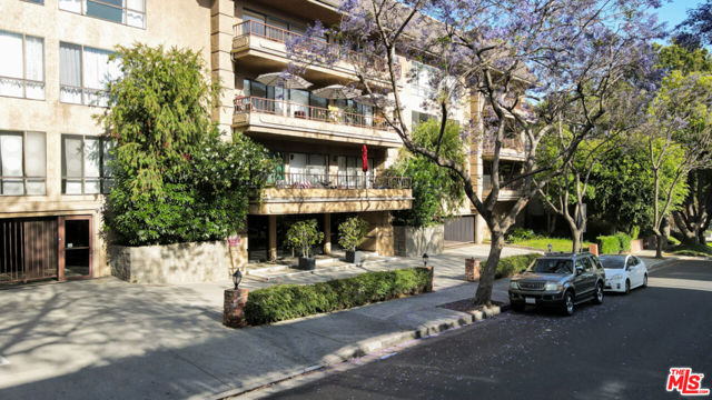 1124 N Kings Road, West Hollywood CA: https://media.crmls.org/mediaz/d34a6f1b-4ebe-439e-bf41-721e0f899006.jpg
