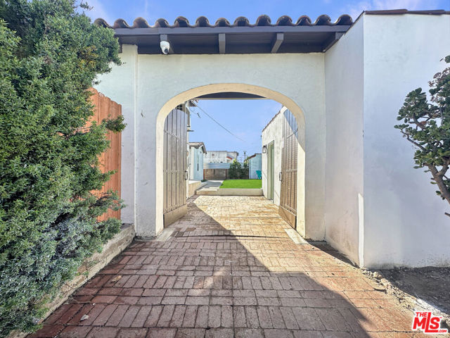 1037 W 83rd Street, Los Angeles CA: https://media.crmls.org/mediaz/d34aaf9e-07dc-416d-a5f0-bb287fdb2c89.jpg