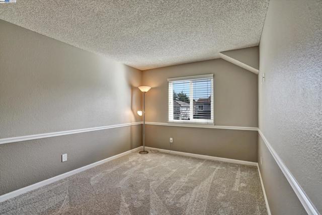 30 San Vicente Ct, Danville CA: https://media.crmls.org/mediaz/d34addcc-0eb3-4237-aba9-71985a8a5039.jpg