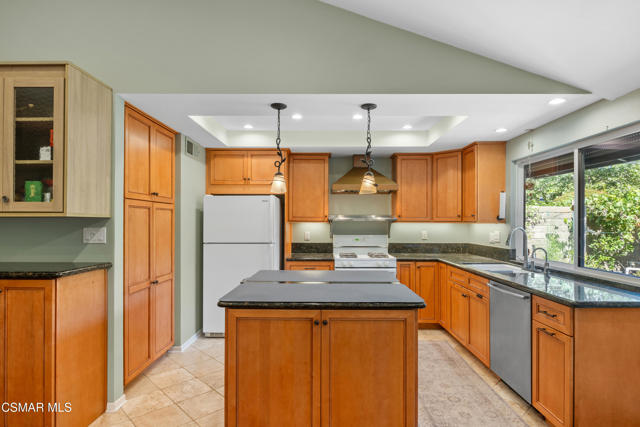 1641 Trafalgar Place, Westlake Village CA: https://media.crmls.org/mediaz/d34b0143-6c9d-4aa7-87db-43360c8ea118.jpg