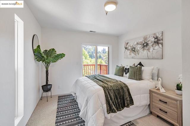 6659 Exeter Dr, Oakland CA: https://media.crmls.org/mediaz/d34b04af-367e-4477-a335-13c9f2d510a4.jpg