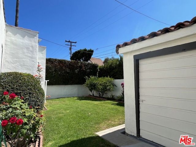 168 N DOHENY Drive, Beverly Hills CA: https://media.crmls.org/mediaz/d34c69e2-d457-446b-93a2-5c20d77bea2e.jpg