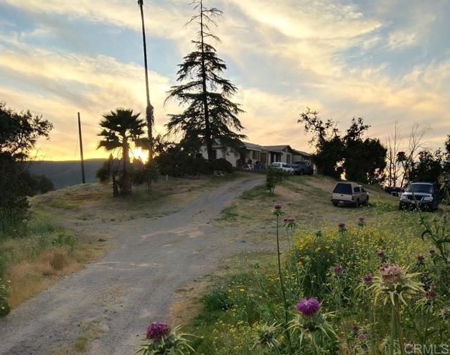 1320 RICHLAND RD, San Marcos CA: https://media.crmls.org/mediaz/d34c8930-d1f9-4cb7-9d4b-8c99c5cbaeab.jpg