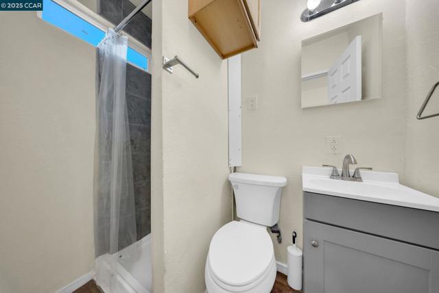 3412 Flamingo Dr, Concord CA: https://media.crmls.org/mediaz/d34ca6b7-8275-4789-ba6f-d9b62fa0c771.jpg