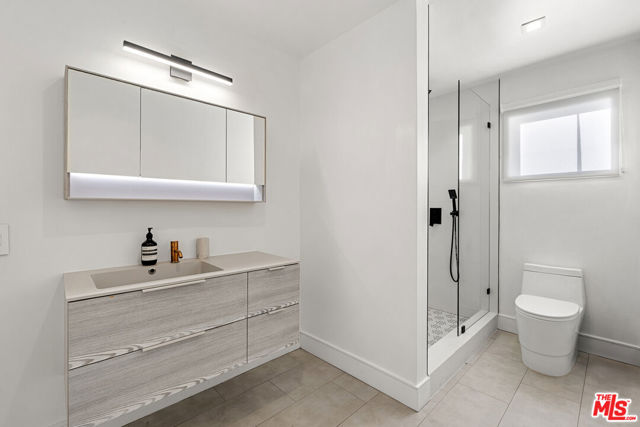 21715 Rambla Vista, Malibu CA: https://media.crmls.org/mediaz/d34ca727-fe45-4b38-af5e-c03482489987.jpg