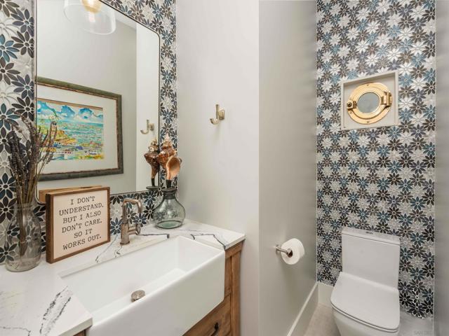 1027 G Ave, Coronado CA: https://media.crmls.org/mediaz/d34dac5d-22e2-4243-8392-46afbe264ac0.jpg