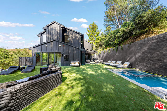 3140 Coldwater Canyon, Studio City CA: https://media.crmls.org/mediaz/d34dafa7-7bd2-4cea-a2cb-f1d9f69949da.jpg