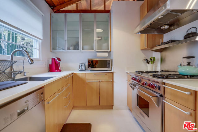 118 Strand Street, Santa Monica CA: https://media.crmls.org/mediaz/d34df7fb-2f0c-4189-8b1e-59c5fc9459f0.jpg