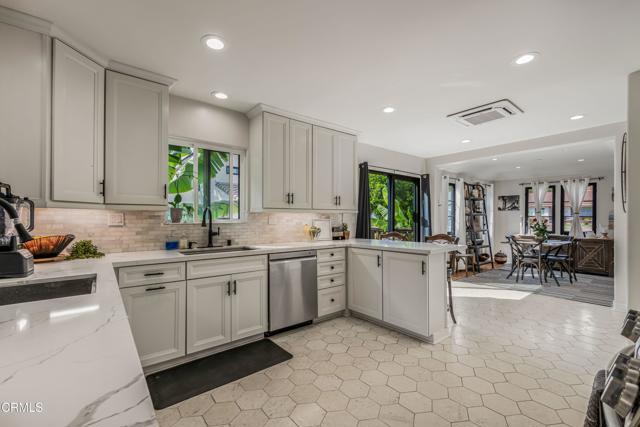 Detail Gallery Image 13 of 54 For 3880 Loma Vista Rd, Ventura,  CA 93003 - 3 Beds | 3 Baths