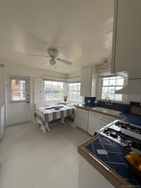 1205 Park Row, La Jolla CA: https://media.crmls.org/mediaz/d34f3c1f-9720-4289-94e2-d9fd8b2908d0.jpg