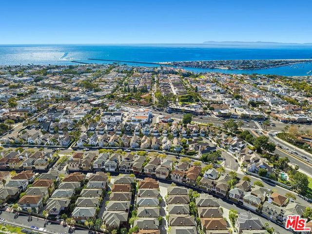 2584 Bungalow Place, Corona del Mar CA: https://media.crmls.org/mediaz/d34f5dc2-85b6-41d2-b632-4c19a43df71a.jpg