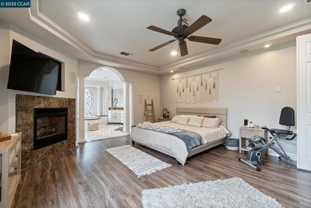 2550 E Jenny Ave, Fresno CA: https://media.crmls.org/mediaz/d34f8418-9175-4735-8d63-ebc720438876.jpg
