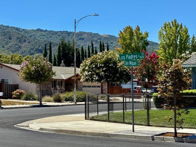 7604 Los Padres Court, Gilroy CA: https://media.crmls.org/mediaz/d35051bb-dfa9-4859-baac-849f522c04de.jpg