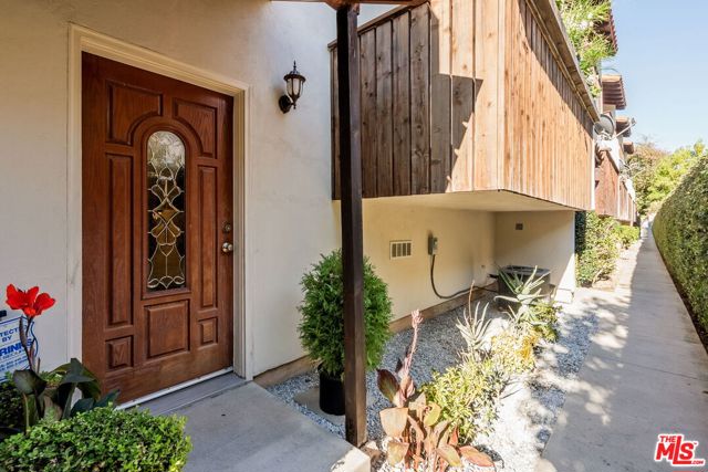 21925 Belshire Avenue, Hawaiian Gardens CA: https://media.crmls.org/mediaz/d3507711-0e0f-4f26-a252-d84708d6b402.jpg
