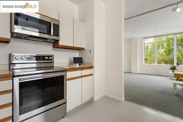 351 Buena Vista Ave E, San Francisco CA: https://media.crmls.org/mediaz/d350eb9d-751b-4d27-aab0-4bf0896fe37a.jpg