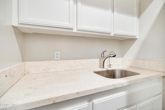 3044 Ferncrest Place, Thousand Oaks CA: https://media.crmls.org/mediaz/d3510310-f5e4-461d-9e16-1de13f6ca963.jpg