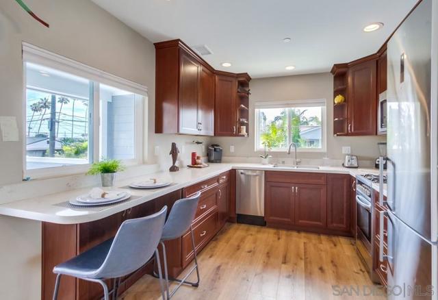 839 Reed Avenue, Pacific Beach (San Diego) CA: https://media.crmls.org/mediaz/d3517b66-476e-4e6e-889b-03ffa0e6f82d.jpg