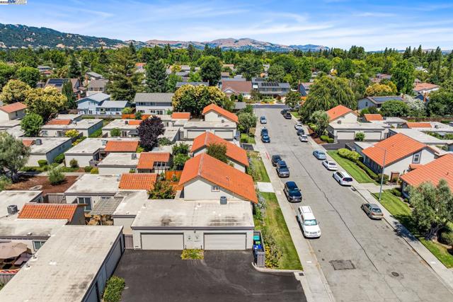 1550 Calle Enrique, Pleasanton CA: https://media.crmls.org/mediaz/d351da69-256c-444a-95dc-0bbbb86af834.jpg