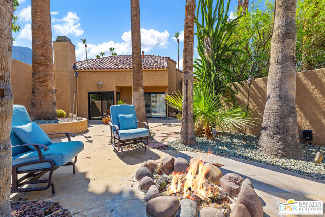 2910 Cervantes Court, Palm Springs CA: https://media.crmls.org/mediaz/d3520db9-231f-4f9a-9b6f-5d538495814b.jpg