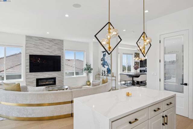 3606 Sarita St, Hayward CA: https://media.crmls.org/mediaz/d35220ca-b15c-46fb-b365-676907e1ccc3.jpg