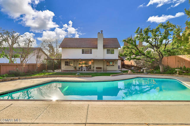5260 Edgeware Drive, Calabasas CA: https://media.crmls.org/mediaz/d3526dbf-41e2-4f18-97f7-50c269e987ba.jpg