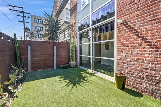 527 Molino Street, Los Angeles CA: https://media.crmls.org/mediaz/d3527d82-7ca7-44c6-a5a4-66b653a1ba98.jpg