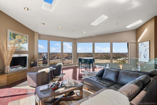 5392 Wilshire Drive, San Diego CA: https://media.crmls.org/mediaz/d352a62d-1d7b-48b0-ab81-2141bec6d5f6.jpg
