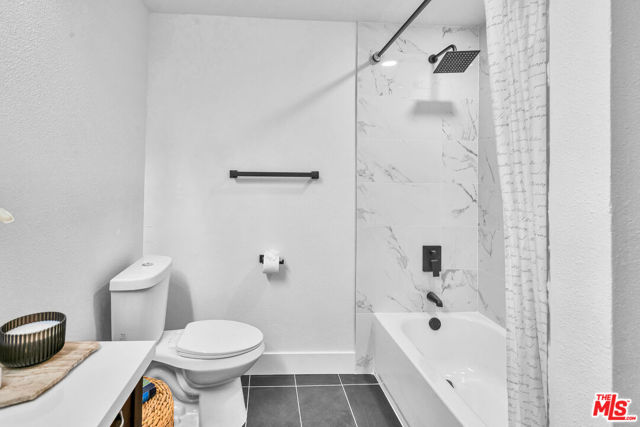 1059 Hillview Circle, Simi Valley CA: https://media.crmls.org/mediaz/d352c8bd-3a11-4866-872d-6f9b9b2af37a.jpg