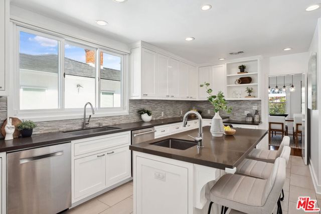 149 S Wetherly Drive, Beverly Hills CA: https://media.crmls.org/mediaz/d35371aa-0277-457b-96f1-c2e74874d31b.jpg