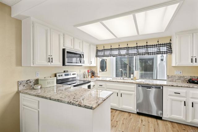 Detail Gallery Image 19 of 38 For 4737 Galicia Way, Oceanside,  CA 92056 - 2 Beds | 2 Baths