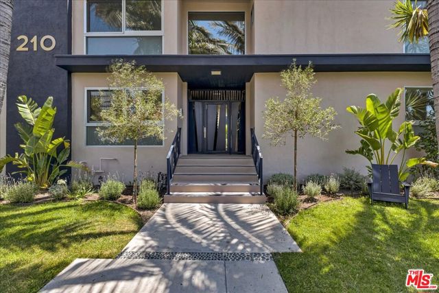 210 S Hamilton Drive, Beverly Hills CA: https://media.crmls.org/mediaz/d3546562-bfda-49e2-9c19-f65f927de6ce.jpg