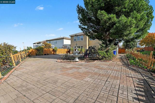 5701 Oakmont Dr, Richmond CA: https://media.crmls.org/mediaz/d3546b43-eab2-41c8-9654-d2f6a5f96c34.jpg