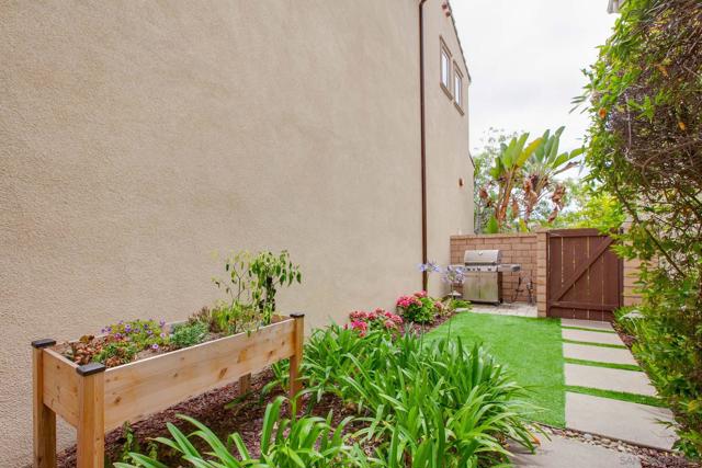 13571 Lopelia Meadows Pl, San Diego CA: https://media.crmls.org/mediaz/d3547ea4-0967-402d-a04a-5b95791ca5d1.jpg