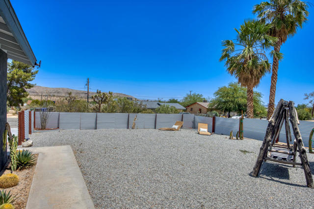 61589 El Reposo Street, Joshua Tree CA: https://media.crmls.org/mediaz/d354fa89-e783-40e5-83db-5c7c34b12d8d.jpg