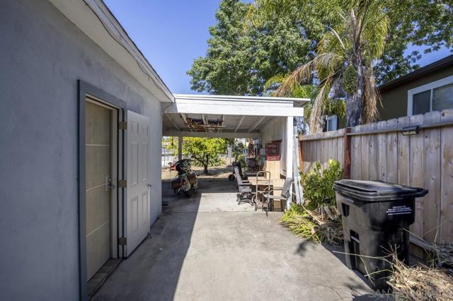 4033 Loma Alta Dr, San Diego CA: https://media.crmls.org/mediaz/d355e22b-734a-4480-9147-0f7de961be3b.jpg